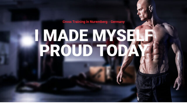 Muskulöser Mann in Fitnessstudio mit dem Slogan „I made myself proud today“ im Vordergrund.