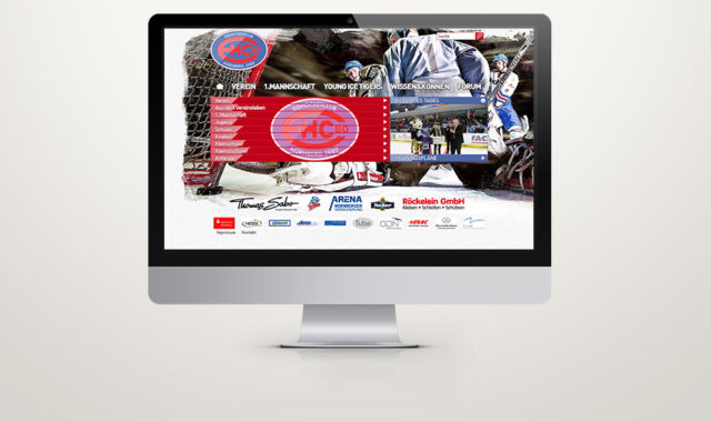 Darstellung der Startseite des EHC 80 Nürnberg auf einem Desktop-Monitor vor neutralem Hintergrund.